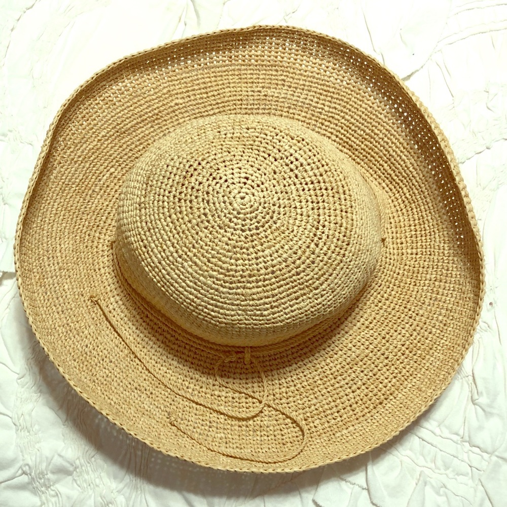 Beautiful tan Helen Kaminski Sun Hat 100% Rafia
